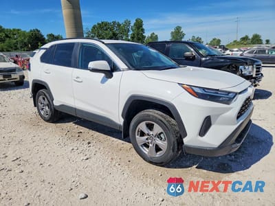 Czwarte zdjęcie samochodu z boku: 2025 TOYOTA RAV4 XLE VIN:2T3P1RFV1SC567661 - miniatura