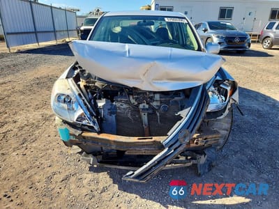 Piąte zdjęcie samochodu w środku: 2010 NISSAN VERSA 1.8 S VIN:3N1BC1AP0AL366775 - miniatura