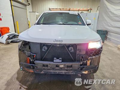 Piąte zdjęcie samochodu w środku: 2018 JEEP GRAND CHEROKEE LAREDO VIN:1C4RJFAG6JC502188 - miniatura