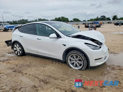 Czwarte zdjęcie samochodu z boku: 2021 TESLA MODEL Y VIN:5YJYGDED8MF110626 - miniatura