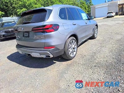 Czwarte zdjęcie samochodu z boku: 2026 BMW X5 XDRIVE40I VIN:5UX23EU09T9298683 - miniatura