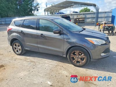 Czwarte zdjęcie samochodu z boku: 2015 FORD ESCAPE SE VIN:1FMCU0GX5FUB36271 - miniatura