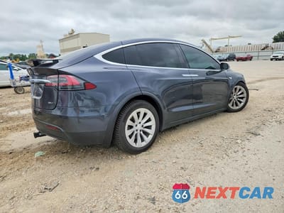 Trzecie zdjęcie samochodu z tyłu: 2016 TESLA MODEL X VIN:5YJXCAE2XGF003571 - miniatura