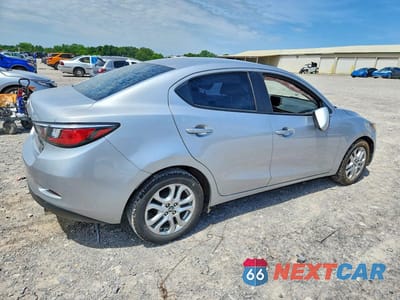 Trzecie zdjęcie samochodu z tyłu: 2018 TOYOTA YARIS VIN:3MYDLBYV5JY323652 - miniatura