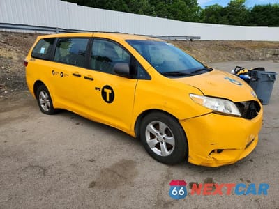 Czwarte zdjęcie samochodu z boku: 2017 TOYOTA SIENNA VIN:5TDZZ3DC1HS859903 - miniatura