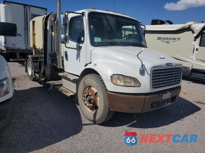 Czwarte zdjęcie samochodu z boku: 2016 FREIGHTLINER M2 106 MEDIUM DUTY VIN:1FVACXDT1GHHB4937 - miniatura