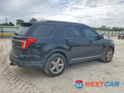 Trzecie zdjęcie samochodu z tyłu: 2018 FORD EXPLORER XLT VIN:1FM5K7DH4JGC64383 - miniatura