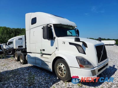 2014 VOLVO VN VNL 4V4NC9EH2EN165076 - główne zdjęcie licytacji z USA - miniatura