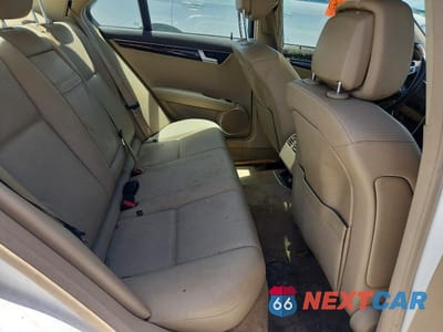 Zdjęcie 10 z 12 samochodu: 2013 MERCEDES-BENZ C 250 VIN:WDDGF4HB4DA783145 - miniatura