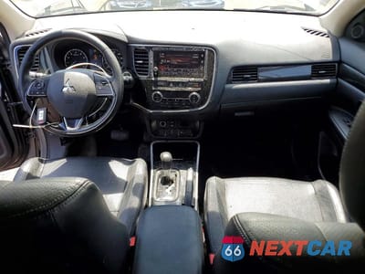 Zdjęcie 8 z 13 samochodu: 2018 MITSUBISHI OUTLANDER SE VIN:JA4AD3A35JZ000585 - miniatura