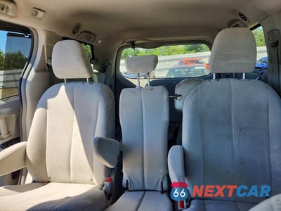 Zdjęcie 10 z 13 samochodu: 2013 TOYOTA SIENNA LE VIN:5TDKK3DCXDS317392 - miniatura