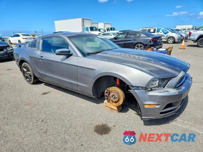 Czwarte zdjęcie samochodu z boku: 2013 FORD MUSTANG VIN:1ZVBP8AMXD5252722 - miniatura