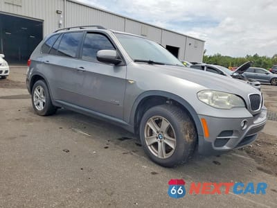 Czwarte zdjęcie samochodu z boku: 2013 BMW X5 XDRIVE35I VIN:5UXZV4C58D0B03083 - miniatura