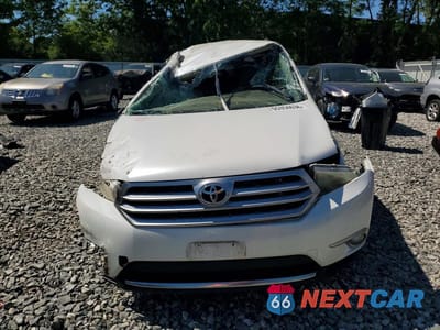 Piąte zdjęcie samochodu w środku: 2012 TOYOTA HIGHLANDER BASE VIN:5TDBK3EH1CS136156 - miniatura