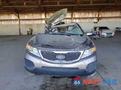 Piąte zdjęcie samochodu w środku: 2011 KIA SORENTO GL VIN:5XYKT3A18BG007669 - miniatura