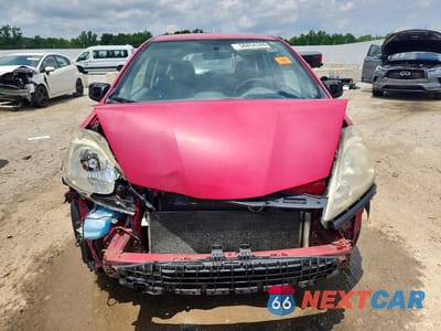 Piąte zdjęcie samochodu w środku: 2010 HONDA FIT SPORT VIN:JHMGE8G41AC002426 - miniatura
