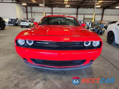 Piąte zdjęcie samochodu w środku: 2018 DODGE CHALLENGER SXT VIN:2C3CDZAG2JH130834 - miniatura