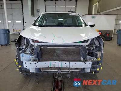 Piąte zdjęcie samochodu w środku: 2018 TOYOTA RAV4 XLE VIN:2T3RFREV5JW838052 - miniatura