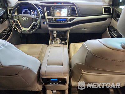 Zdjęcie 8 z 13 samochodu: 2018 TOYOTA HIGHLANDER XLE VIN:5TDJZRFH0JS839267 - miniatura