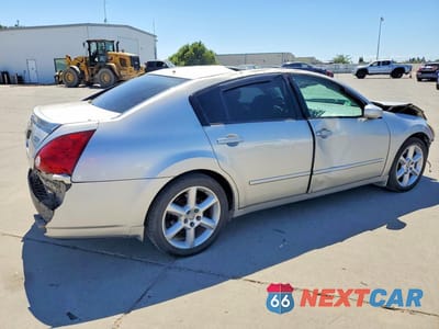 Trzecie zdjęcie samochodu z tyłu: 2004 NISSAN MAXIMA 3.5 SE VIN:1N4BA41E14C857767 - miniatura