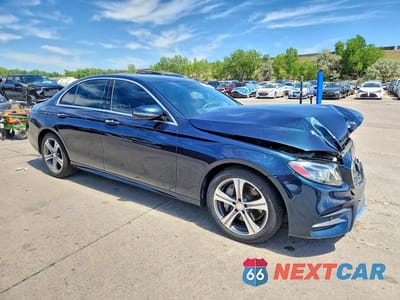 Czwarte zdjęcie samochodu z boku: 2017 MERCEDES-BENZ E 300 4MATIC VIN:WDDZF4KB0HA178868 - miniatura