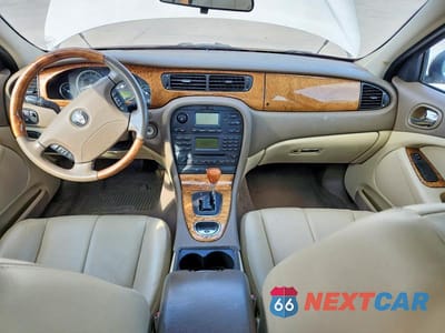 Zdjęcie 8 z 12 samochodu: 2006 JAGUAR S-TYPE VIN:SAJWA01A66FN70543 - miniatura