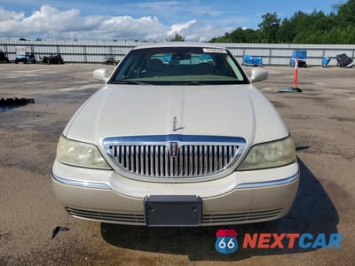 Piąte zdjęcie samochodu w środku: 2006 LINCOLN TOWN CAR SIGNATURE VIN:1LNHM81V76Y626893 - miniatura
