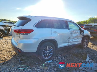 Trzecie zdjęcie samochodu z tyłu: 2019 TOYOTA HIGHLANDER HYBRID XLE VIN:5TDJGRFH5KS076816 - miniatura