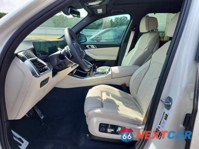 Zdjęcie 7 z 12 samochodu: 2026 BMW X5 M60I VIN:5UX33EU08T9342466 - miniatura