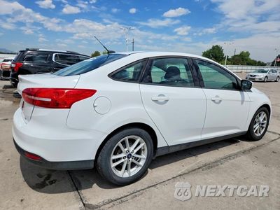 Trzecie zdjęcie samochodu z tyłu: 2016 FORD FOCUS SE VIN:1FADP3F28GL310953 - miniatura