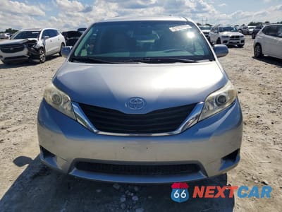 Piąte zdjęcie samochodu w środku: 2011 TOYOTA SIENNA LE VIN:5TDKK3DC0BS154345 - miniatura