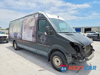 Czwarte zdjęcie samochodu z boku: 2012 MERCEDES-BENZ SPRINTER 2500 DELIVERY VAN VIN:WD3PE8CC3C5717465 - miniatura