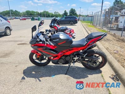 Trzecie zdjęcie samochodu z tyłu: 2025 KAWASAKI EX500 VIN:ML5EXGG13SDA62042 - miniatura