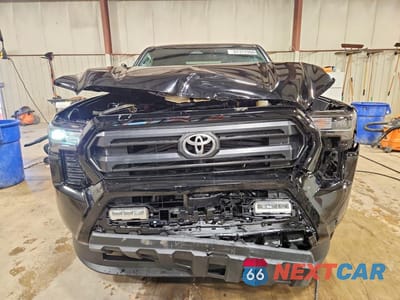 Piąte zdjęcie samochodu w środku: 2026 TOYOTA TACOMA SR5 VIN:3TMKB5FN4TM066720 - miniatura