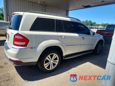 Trzecie zdjęcie samochodu z tyłu: 2010 MERCEDES-BENZ GL 450 4MATIC VIN:4JGBF7BE0AA561251 - miniatura