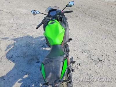 Zdjęcie 6 z 10 samochodu: 2022 KAWASAKI EX650 N VIN:ML5EXEN15NDA75791 - miniatura