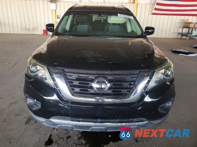 Piąte zdjęcie samochodu w środku: 2017 NISSAN PATHFINDER S VIN:5N1DR2MN5HC912010 - miniatura