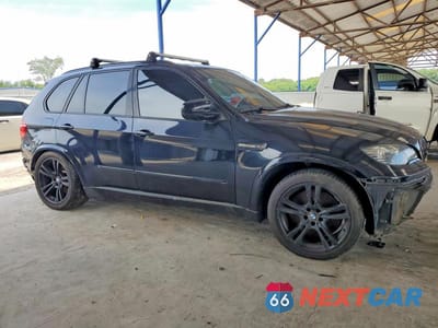Czwarte zdjęcie samochodu z boku: 2012 BMW X5 M VIN:5YMGY0C54CLK27359 - miniatura