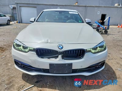 Piąte zdjęcie samochodu w środku: 2018 BMW 340 XI VIN:WBA8B7C53JA583329 - miniatura