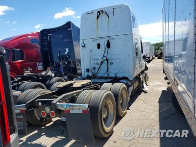 Czwarte zdjęcie samochodu z boku: 2016 FREIGHTLINER CASCADIA 125