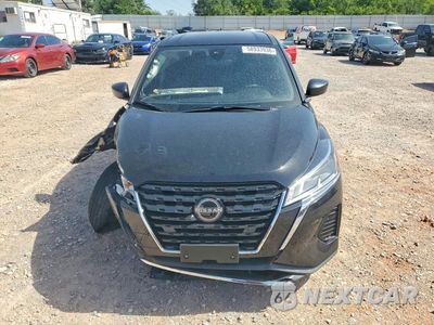 Piąte zdjęcie samochodu w środku: 2024 NISSAN KICKS S VIN:3N1CP5BV9RL591768 - miniatura