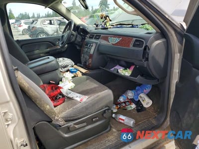 Zdjęcie 8 z 12 samochodu: 2009 CHEVROLET SUBURBAN K1500 LT VIN:1GNFK26369R281304 - miniatura
