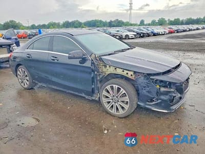 Czwarte zdjęcie samochodu z boku: 2018 MERCEDES-BENZ CLA 250 4MATIC VIN:WDDSJ4GB8JN632629 - miniatura