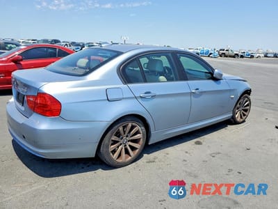 Trzecie zdjęcie samochodu z tyłu: 2011 BMW 328 XI SULEV VIN:WBAPK5G58BNN26547 - miniatura