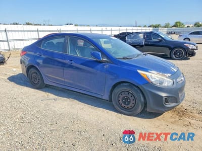 Czwarte zdjęcie samochodu z boku: 2016 HYUNDAI ACCENT SE VIN:KMHCT4AE3GU105488 - miniatura