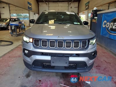 Piąte zdjęcie samochodu w środku: 2024 JEEP COMPASS LATITUDE VIN:3C4NJDBN3RT603494 - miniatura