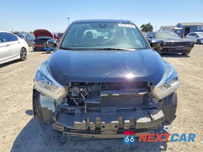 Piąte zdjęcie samochodu w środku: 2020 NISSAN KICKS S VIN:3N1CP5BV6LL504867 - miniatura