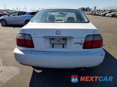 Zdjęcie 6 z 12 samochodu: 1996 HONDA ACCORD LX VIN:1HGCD5633TA301488 - miniatura