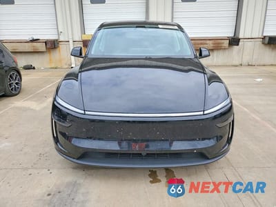 Piąte zdjęcie samochodu w środku: 2026 TESLA MODEL Y VIN:7SAYGDEE6TA488998 - miniatura