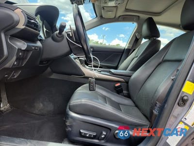 Zdjęcie 7 z 12 samochodu: 2017 LEXUS IS 300 VIN:JTHCM1D29H5024412 - miniatura